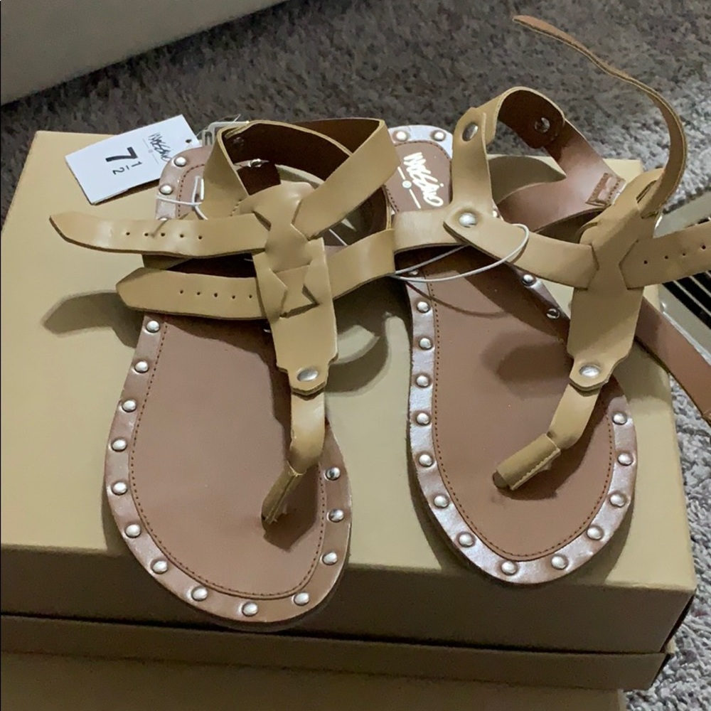 Women’s size 7.5 nude sandals. New.